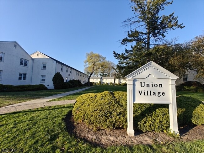 Building Photo - 7 Bashford Ave