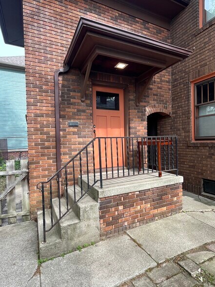 Building Photo - 747 Thieme Dr