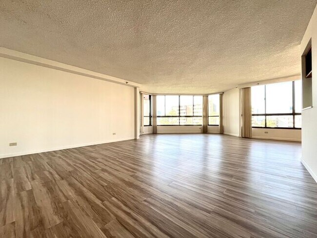 Primary Photo - Punchbowl- Continental Plaza: Large 2BR, 2...