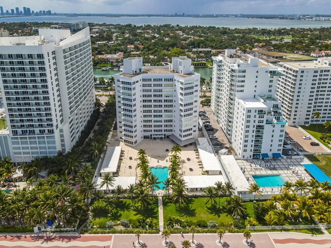 Building Photo - 4925 Collins Ave