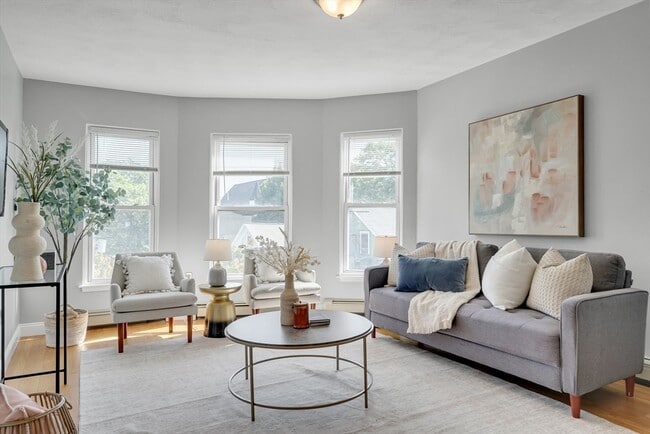 Building Photo - 73 River St