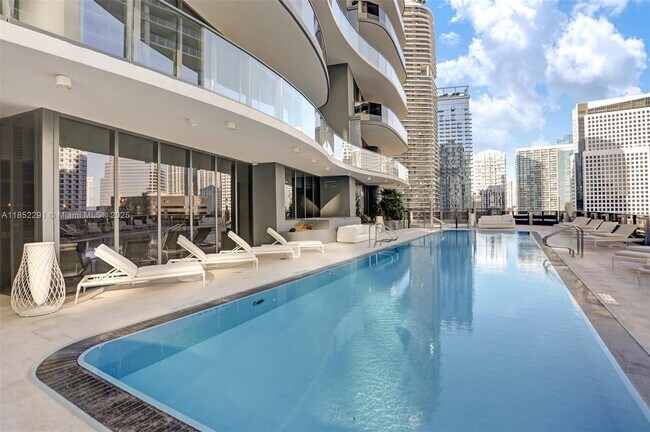 Building Photo - 1000 Brickell Plaza