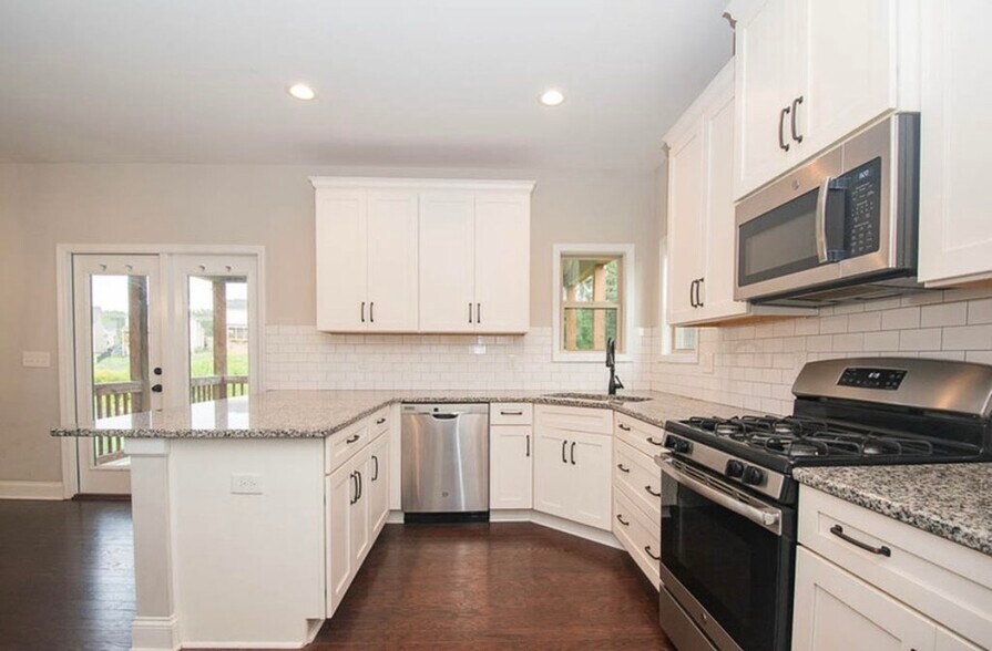 Kitchen - 399 Cobblestone Trl