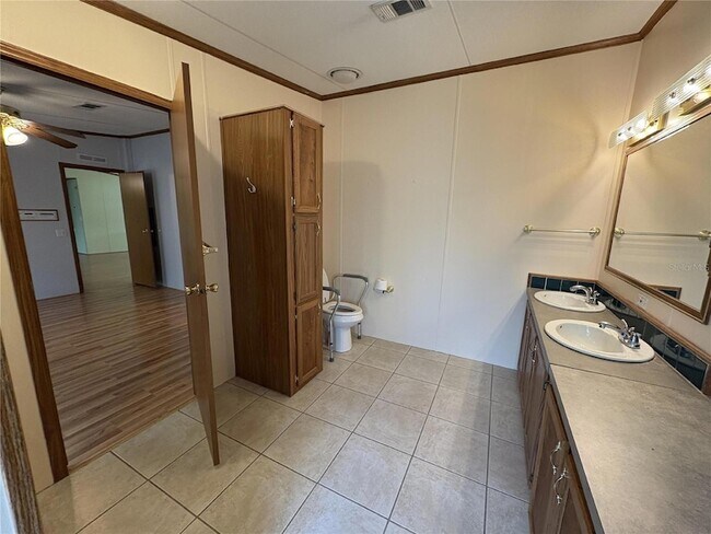 Building Photo - 616 Klickety Klak Ln