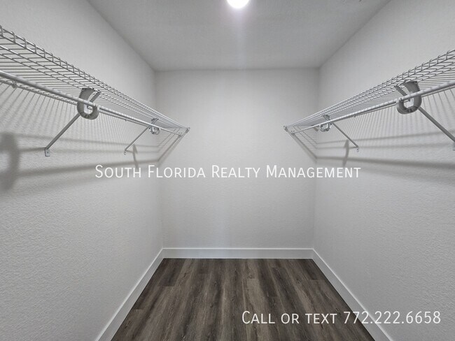 Building Photo - 541 SE Penn Ave