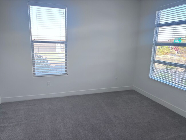 Building Photo - 3 bed | 2.5 bath single story with office