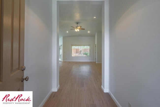 Building Photo - 4 Bedroom in Amber Estates - Newer LVP Flooring throughout home!