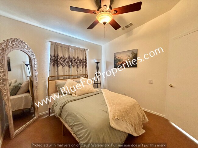 Building Photo - 2675 W Desert Bluffs Ct
