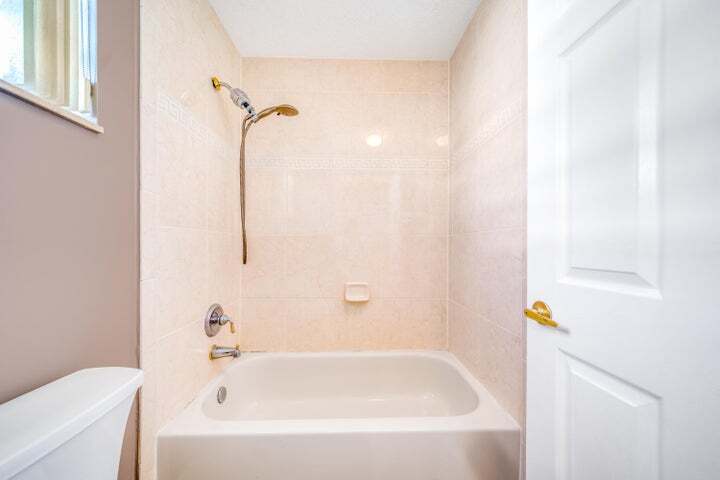 Building Photo - 2324 Simonson Dr