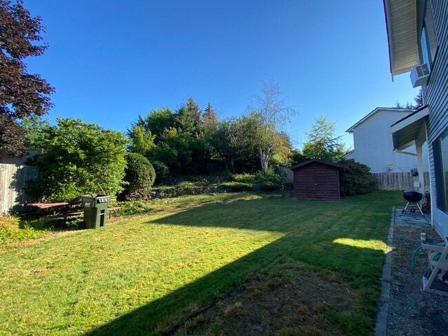 Building Photo - 674