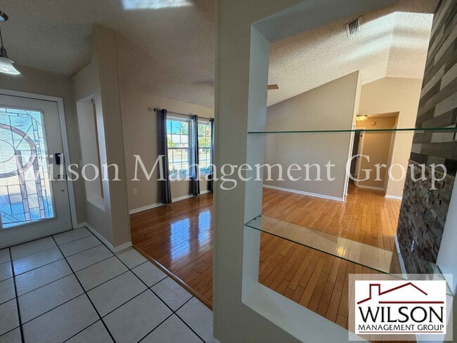 Building Photo - 1366 Valhalla St