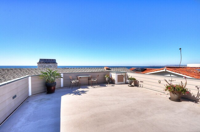 Building Photo - 4022 Calle Marlena