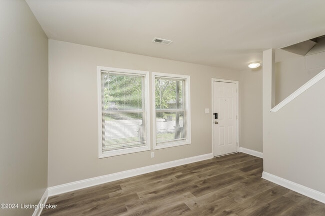 Building Photo - 2528 Cedar St