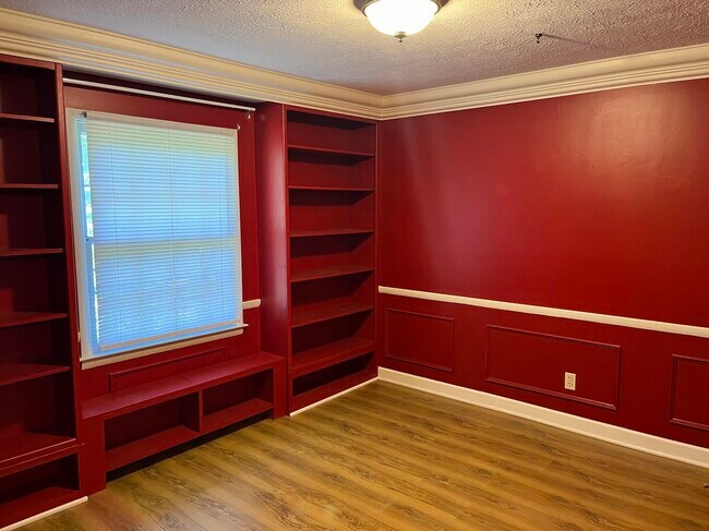 Building Photo - 112 Mockingbird Dr