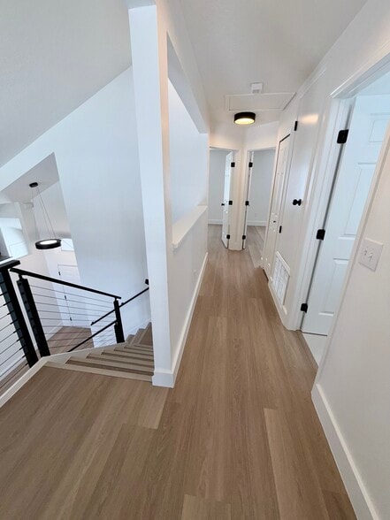 Building Photo - 1042 Ballyshannon Pky