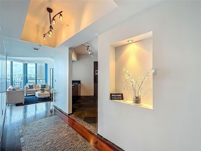 Building Photo - 333 Las Olas Way