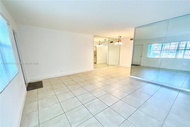 Building Photo - 419 Golden Isles Dr