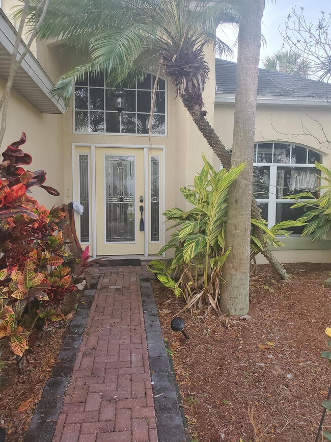 Building Photo - 1104 Plover Pl