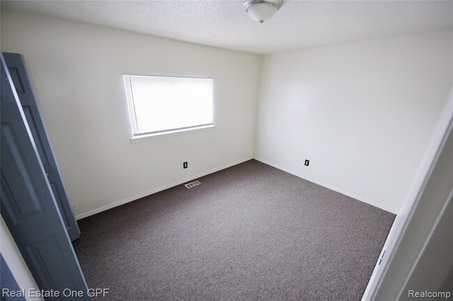 Building Photo - 14960 Alberta Ave