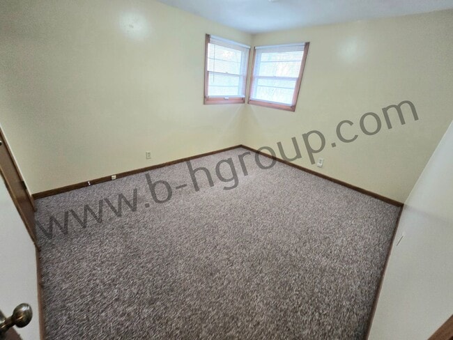 Building Photo - 8059 27th Ave