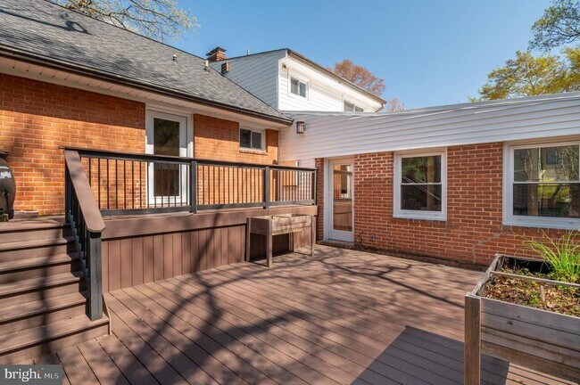 Building Photo - 5523 Uppingham St