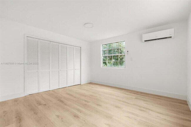 Building Photo - 2385 SW 17th St