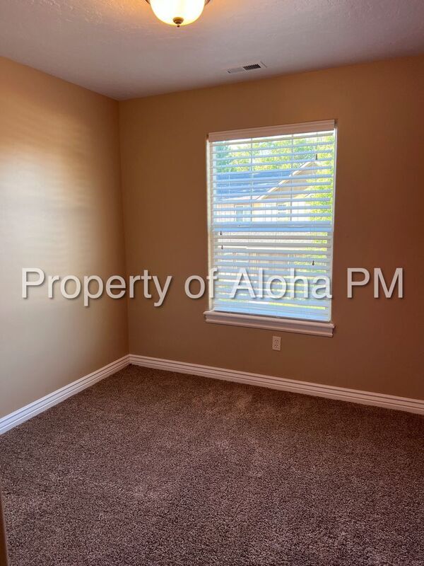 Building Photo - 4542 Brennen St W