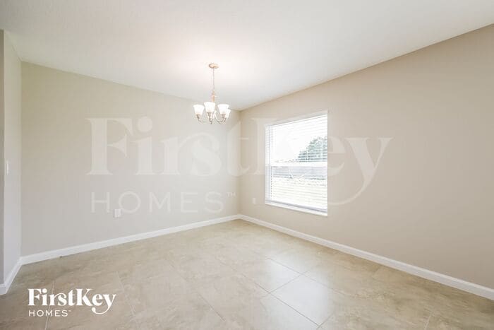 Building Photo - 706 Yeager Ct