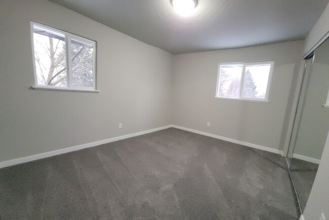 Building Photo - Move-in ready! Upgraded 2 Bedroom Condo