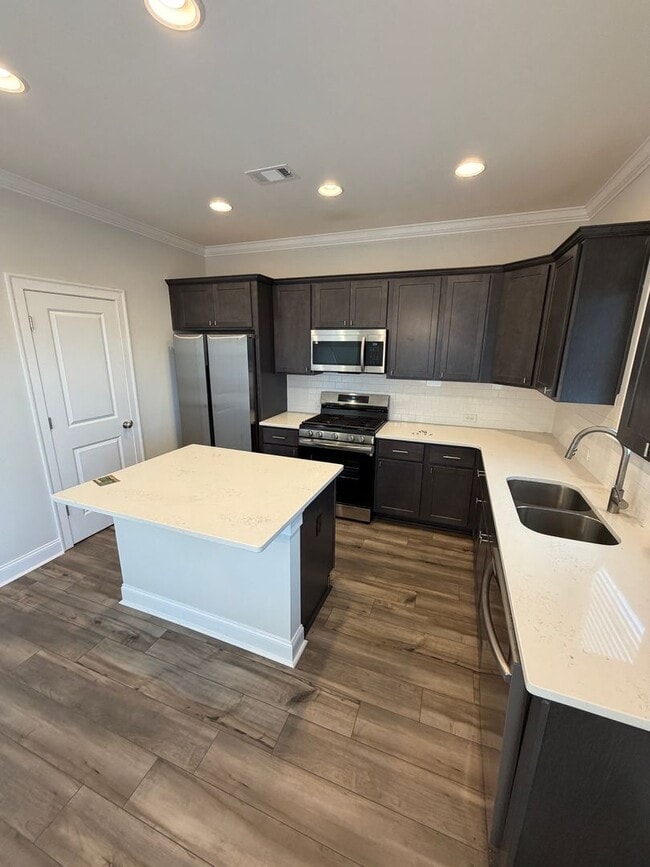 Building Photo - 113 Alva Ct