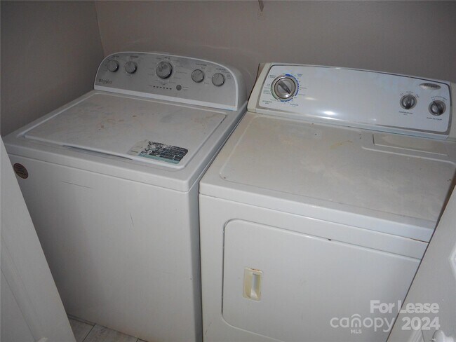 Building Photo - 3152 Mannington Dr