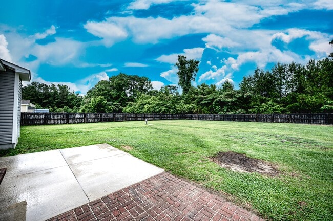 Building Photo - 204 Gillcrest Ct