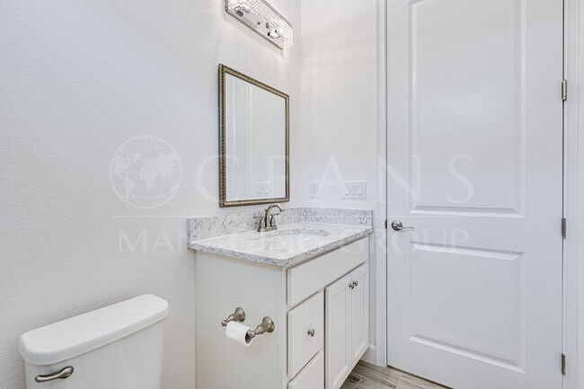 Building Photo - Luxurious 3-Bedroom Home Backing to a Natu...