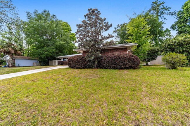 Building Photo - Beautiful 3/2 in Forest Ridge