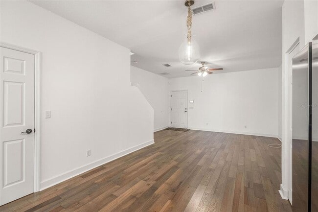 Building Photo - 628 3rd Ave S