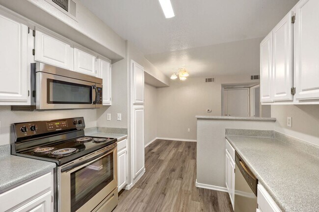 Building Photo - 555 E Silverado Ranch Blvd