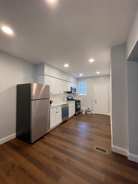 Apt 1 Ktchen - 3706 Dolfield Ave