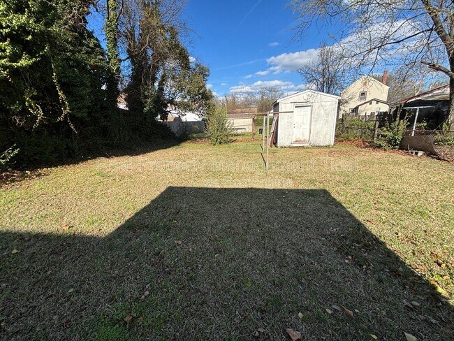 Building Photo - 1624 Rolfe Pl