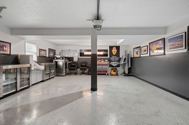 Building Photo - Charming 3-Bedroom Home with Spacious Layo...