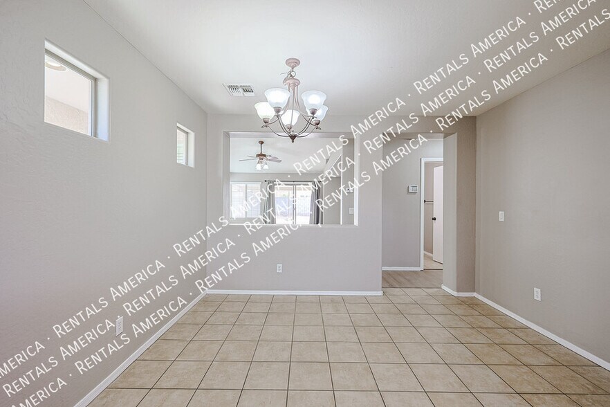 Building Photo - 6814 S 36th Ln