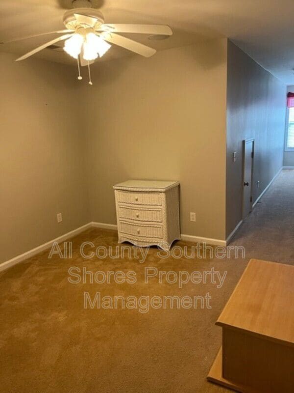 Building Photo - 264 Viareggio Road