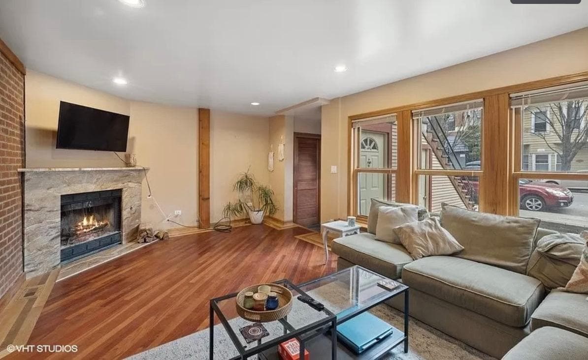 LivingRoom3 - 1622 N Sedgwick St