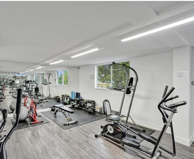 Building Photo - 1251 NE 108th St