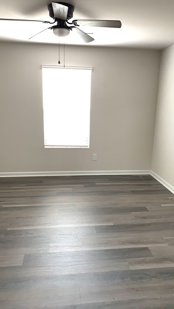 Building Photo - 4-Bedroom, 2-Bath Home in Heather Glen Com...