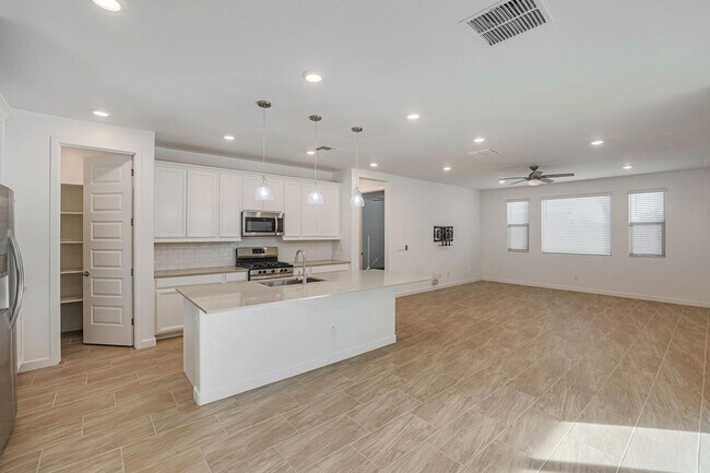 Building Photo - 12881 N 145th Dr