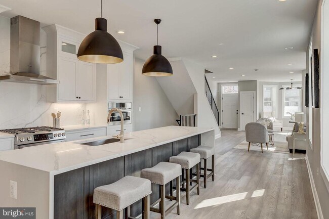 Building Photo - Stunning End-Rowhouse 4/Bedrooms, 4.5 Baths, in Shaw/Truxton Circle – Bathed in Natural Light!