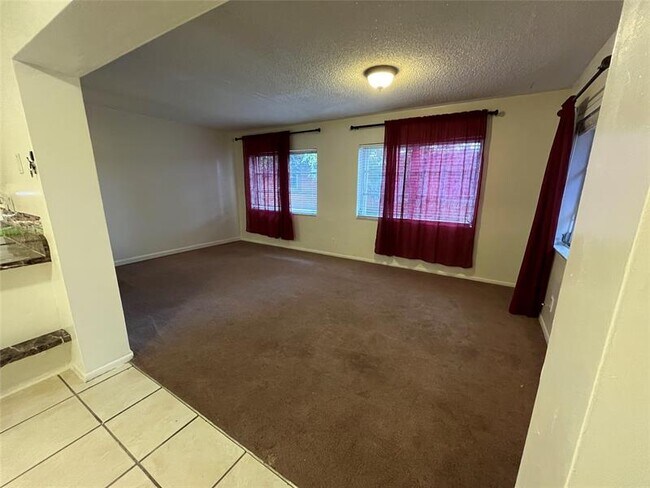 Building Photo - 6105 NW 73rd Ave
