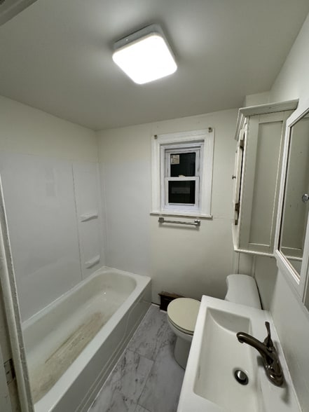 Building Photo - 17 Main St