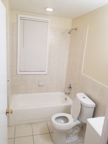 Building Photo - 496 21st St