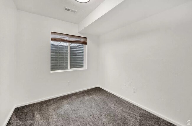 Building Photo - 1616 E Maple Way